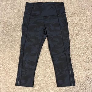 Black camo capri lululemon leggings